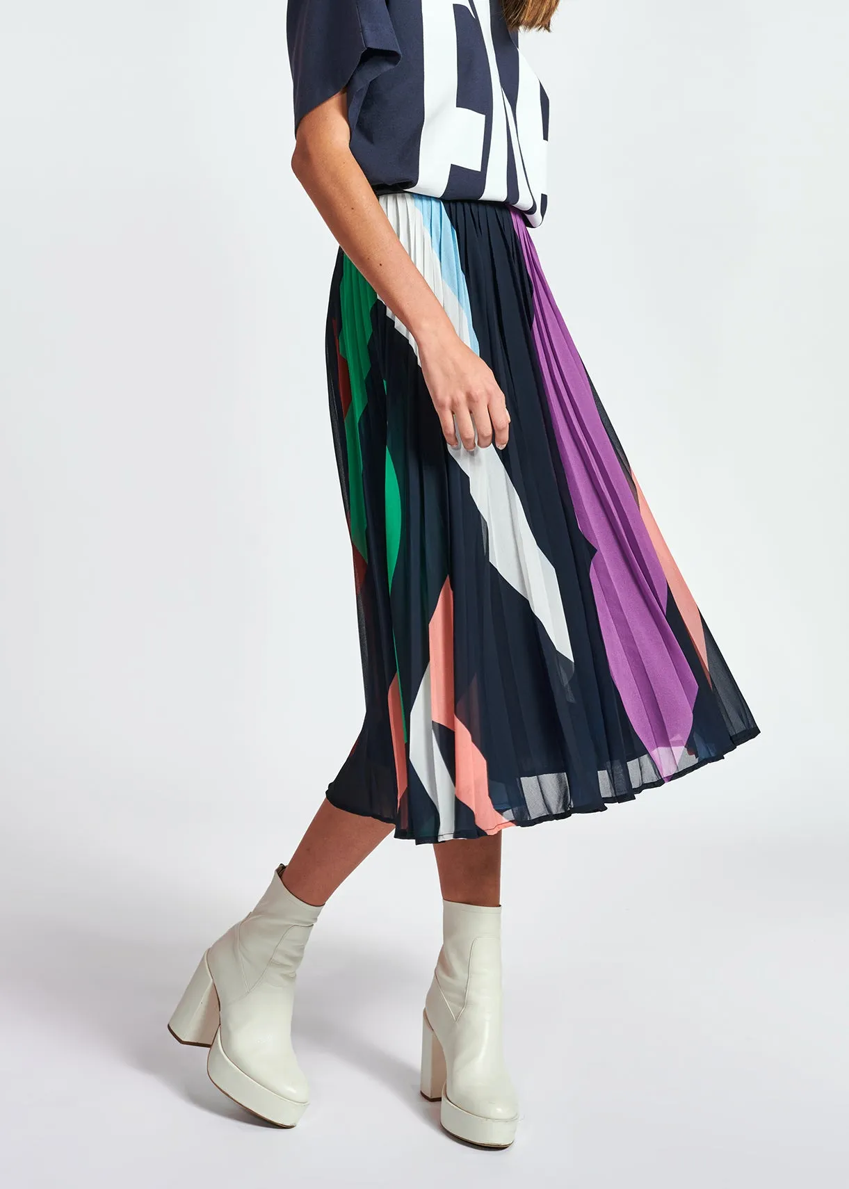 Dark blue graphic print plissé midi skirt